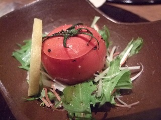 トマトの不思議な固さが、味わいを引き立てます
